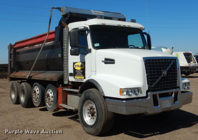 image for item GW9934 2004 Volvo VHD  dump truck