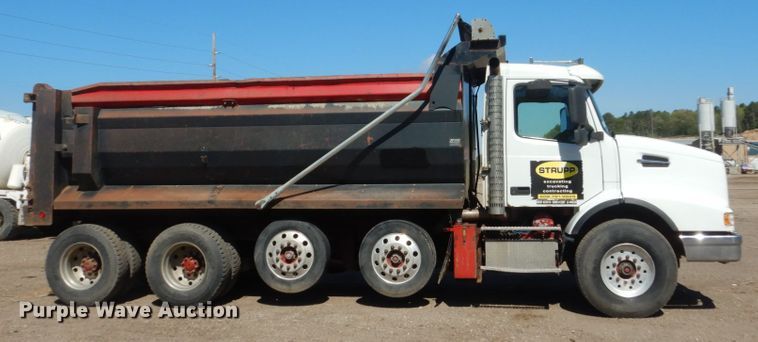image for item GW9934 2004 Volvo VHD  dump truck