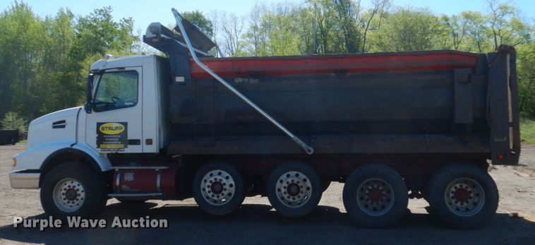 image for item GW9934 2004 Volvo VHD  dump truck