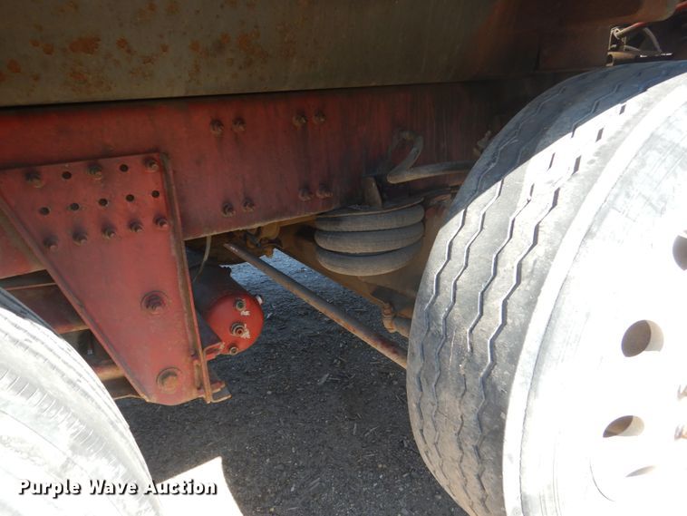 image for item GW9934 2004 Volvo VHD  dump truck