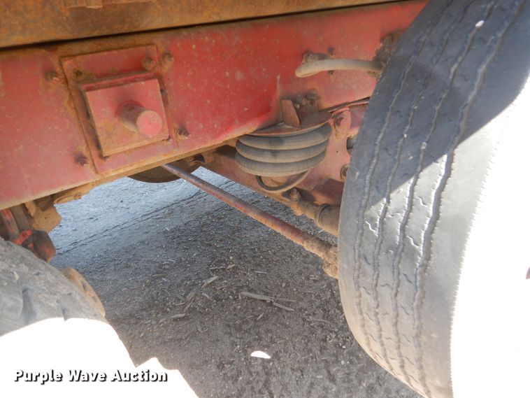 image for item GW9934 2004 Volvo VHD  dump truck