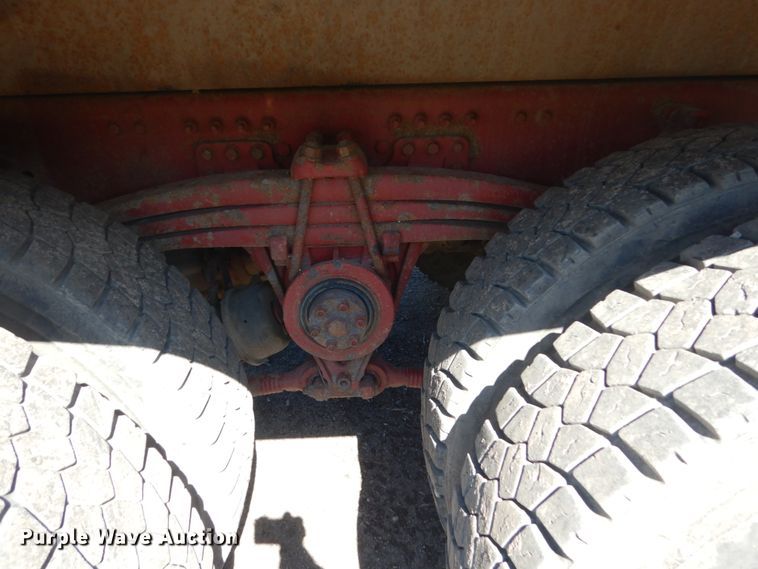 image for item GW9934 2004 Volvo VHD  dump truck