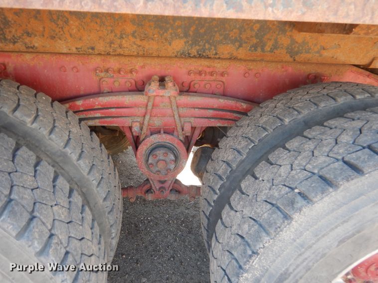 image for item GW9934 2004 Volvo VHD  dump truck