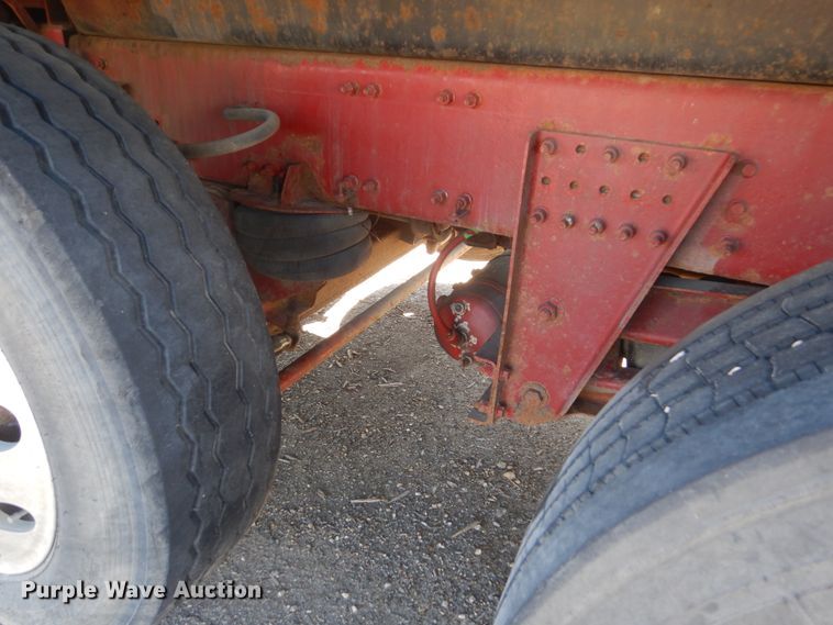 image for item GW9934 2004 Volvo VHD  dump truck