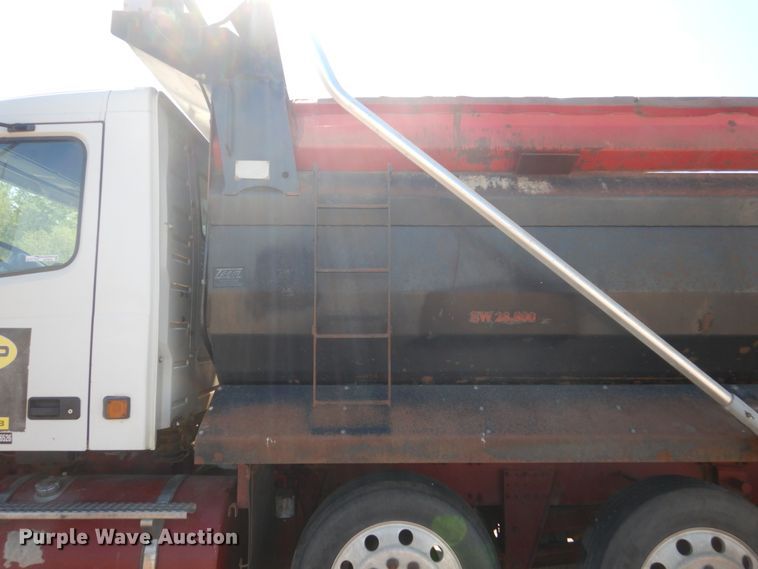 image for item GW9934 2004 Volvo VHD  dump truck