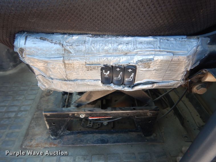 image for item GW9934 2004 Volvo VHD  dump truck