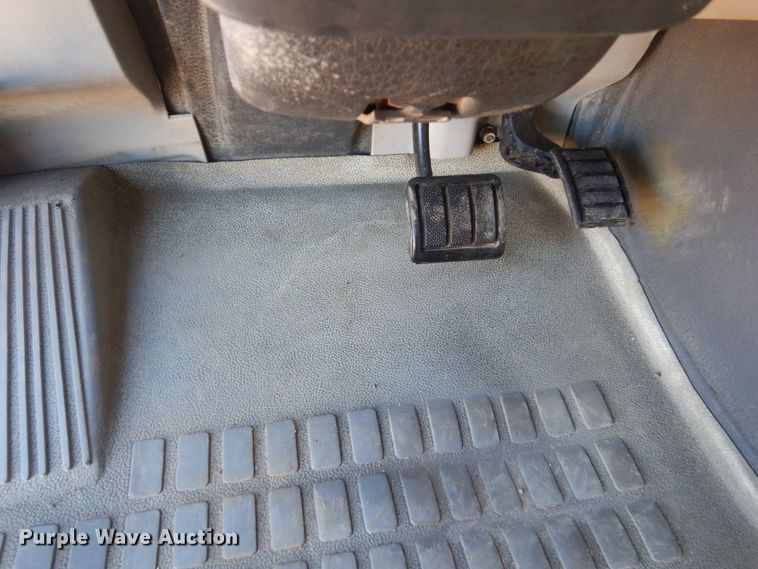 image for item GW9934 2004 Volvo VHD  dump truck