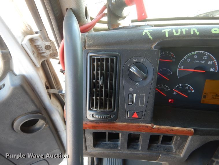 image for item GW9934 2004 Volvo VHD  dump truck