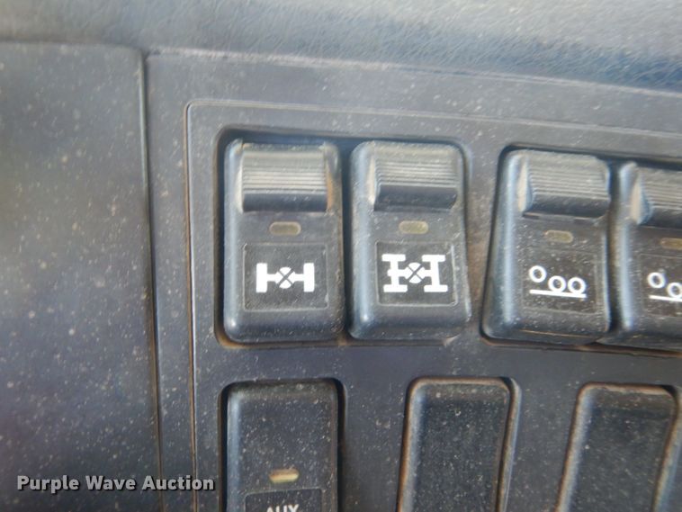 image for item GW9934 2004 Volvo VHD  dump truck