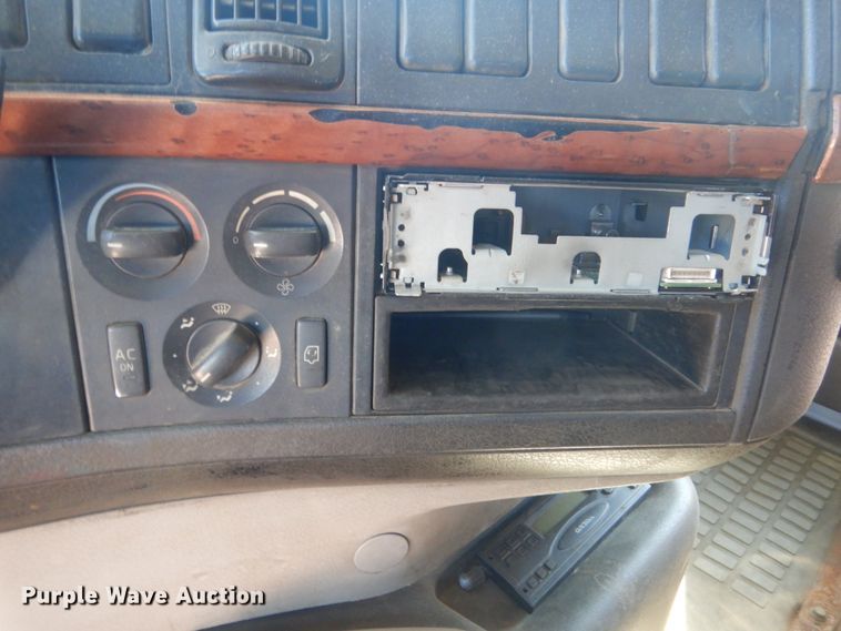 image for item GW9934 2004 Volvo VHD  dump truck