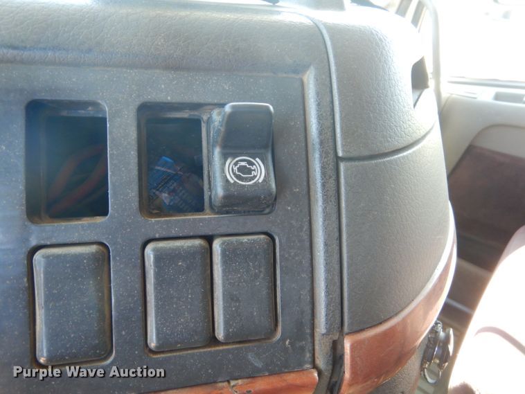 image for item GW9934 2004 Volvo VHD  dump truck