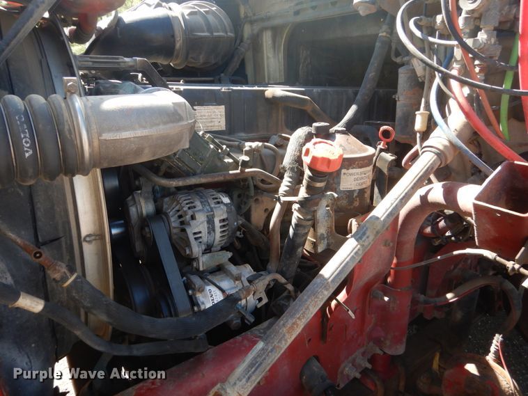 image for item GW9934 2004 Volvo VHD  dump truck