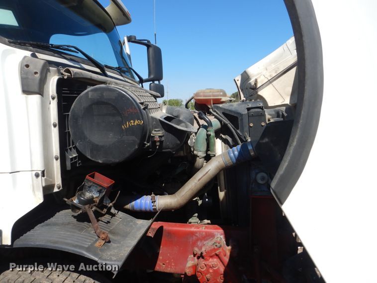 image for item GW9934 2004 Volvo VHD  dump truck