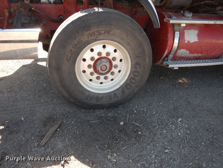 image for item GW9934 2004 Volvo VHD  dump truck