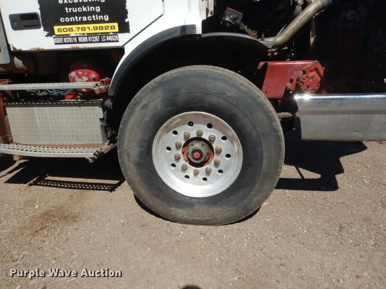 image for item GW9934 2004 Volvo VHD  dump truck