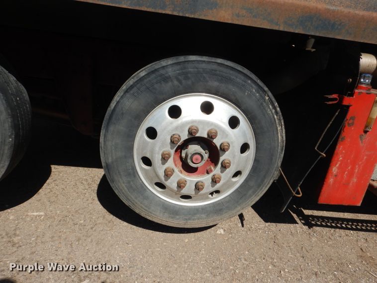 image for item GW9934 2004 Volvo VHD  dump truck