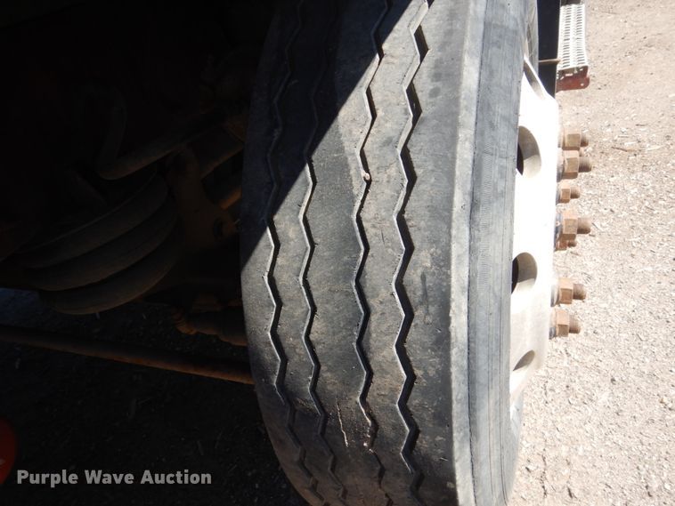 image for item GW9934 2004 Volvo VHD  dump truck