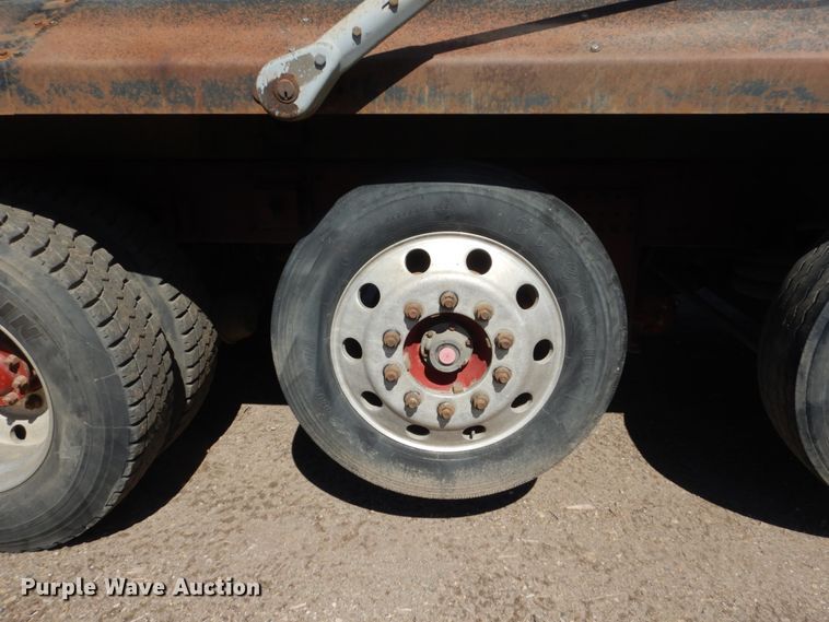 image for item GW9934 2004 Volvo VHD  dump truck