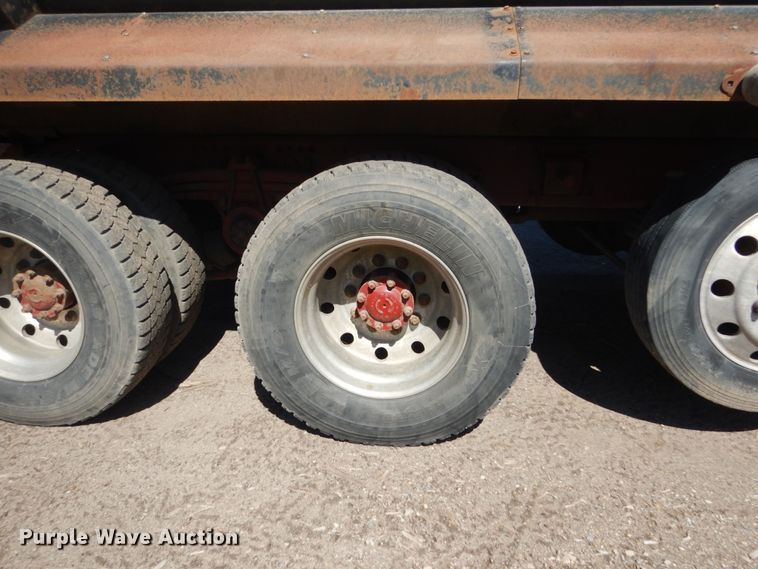 image for item GW9934 2004 Volvo VHD  dump truck