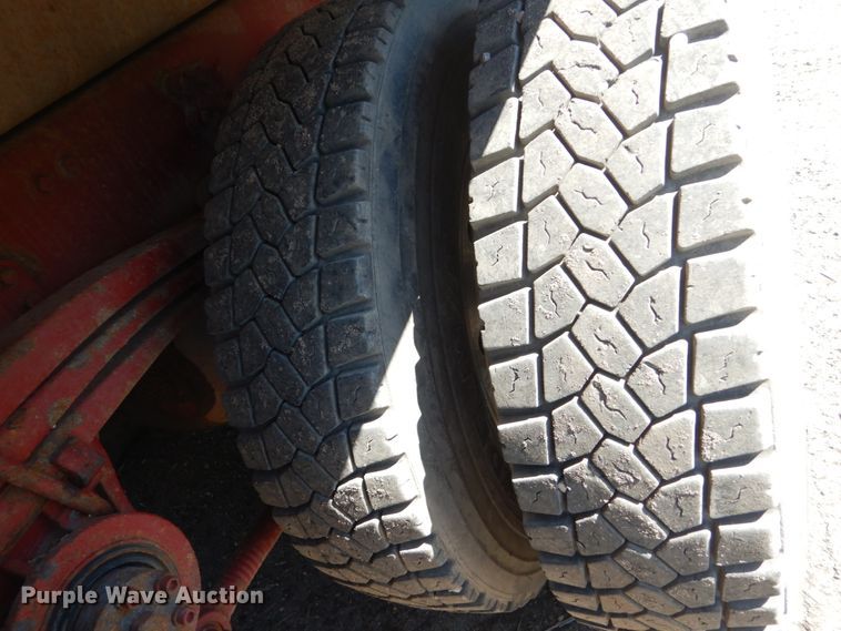 image for item GW9934 2004 Volvo VHD  dump truck