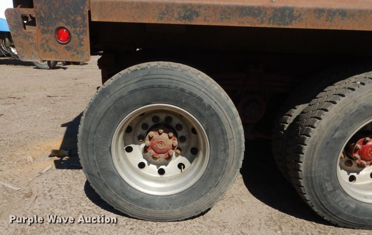 image for item GW9934 2004 Volvo VHD  dump truck