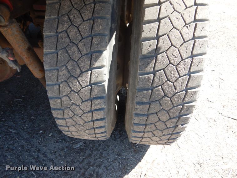 image for item GW9934 2004 Volvo VHD  dump truck