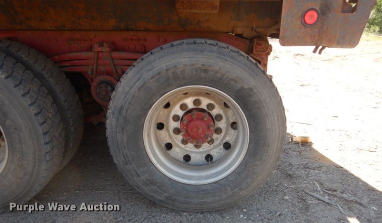 image for item GW9934 2004 Volvo VHD  dump truck