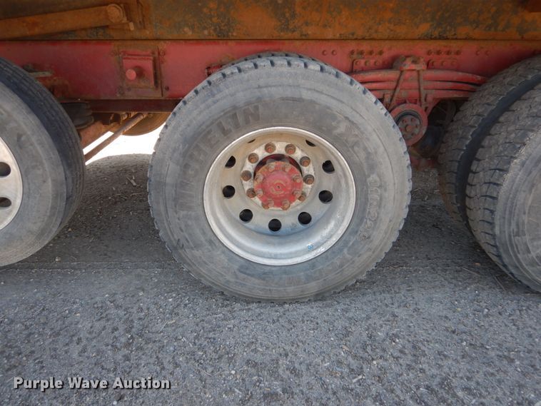 image for item GW9934 2004 Volvo VHD  dump truck