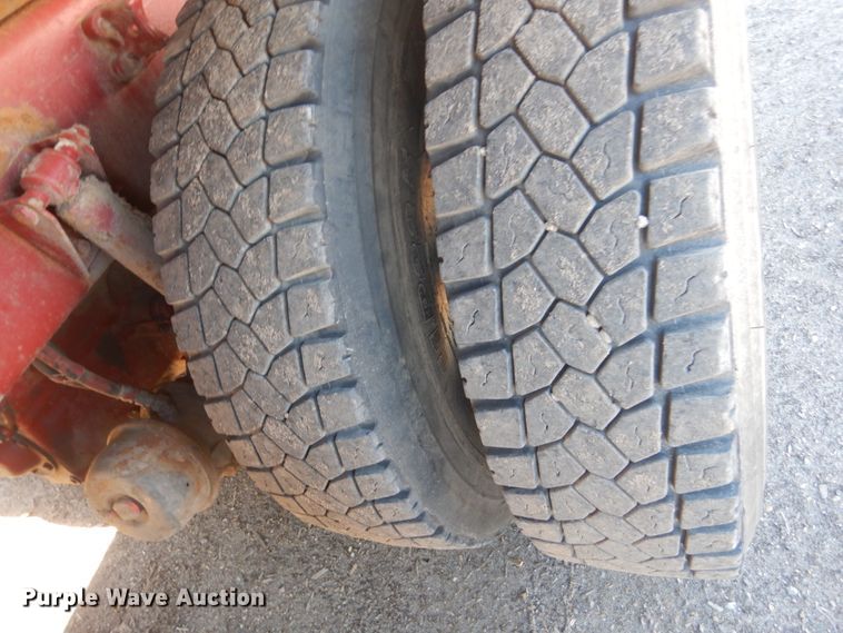 image for item GW9934 2004 Volvo VHD  dump truck