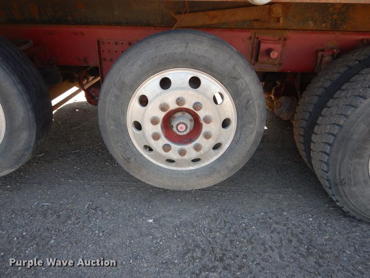 image for item GW9934 2004 Volvo VHD  dump truck