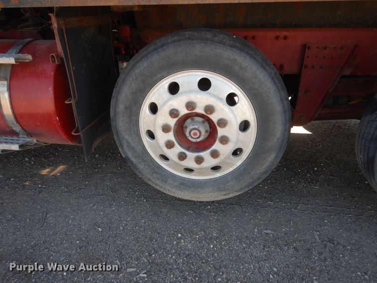 image for item GW9934 2004 Volvo VHD  dump truck