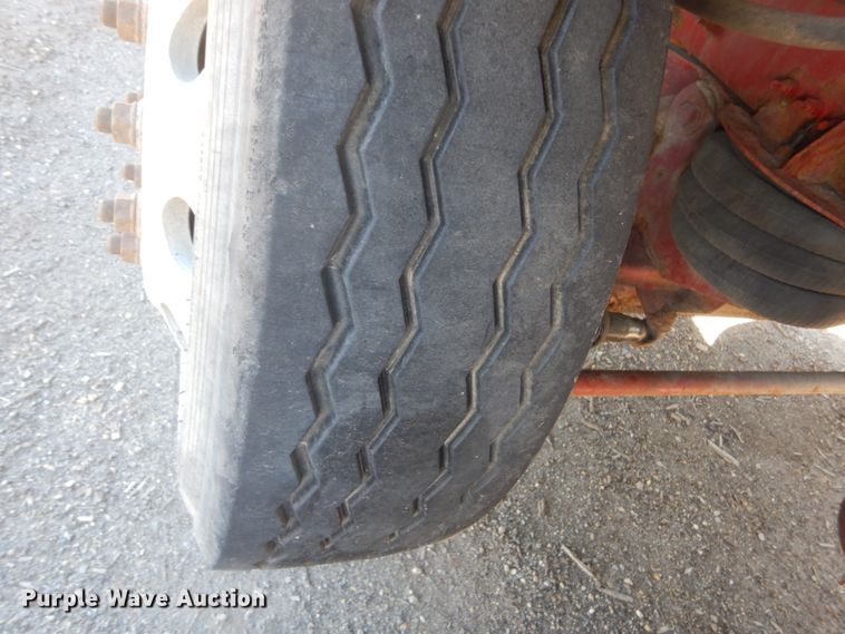 image for item GW9934 2004 Volvo VHD  dump truck