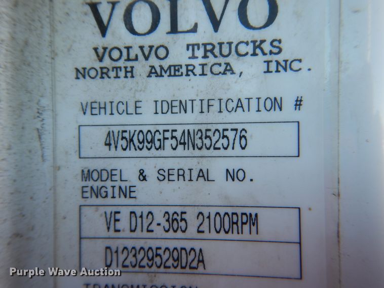 image for item GW9934 2004 Volvo VHD  dump truck