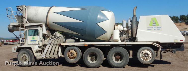 image for item GW9935 1999 Oshkosh  ready mix truck