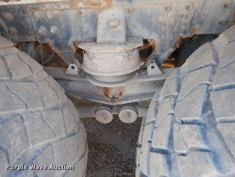 image for item GW9935 1999 Oshkosh  ready mix truck