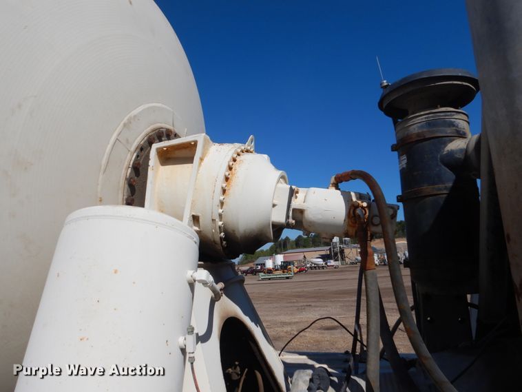 image for item GW9935 1999 Oshkosh  ready mix truck