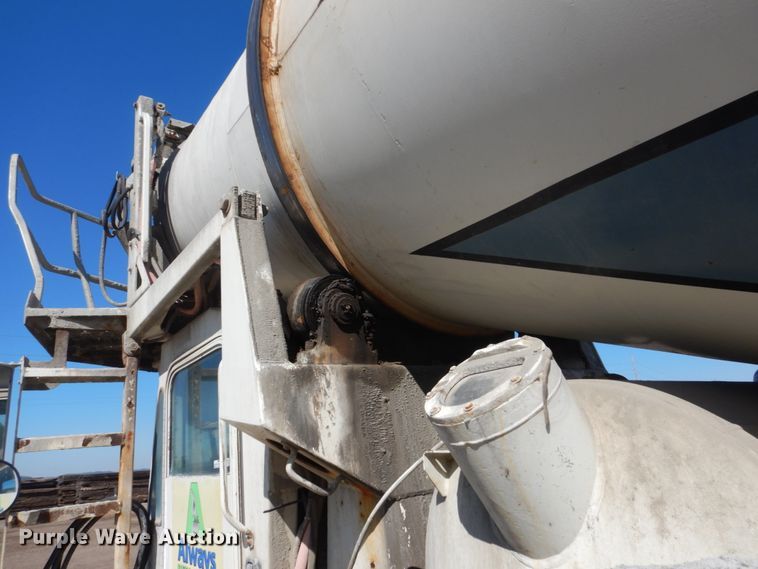 image for item GW9935 1999 Oshkosh  ready mix truck