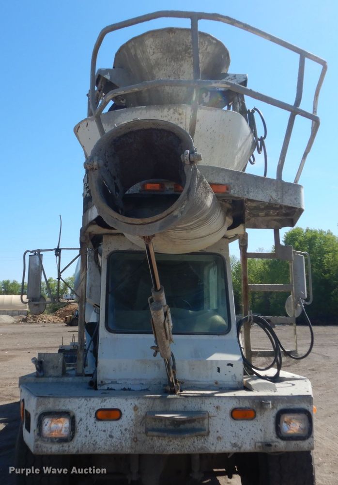 image for item GW9935 1999 Oshkosh  ready mix truck