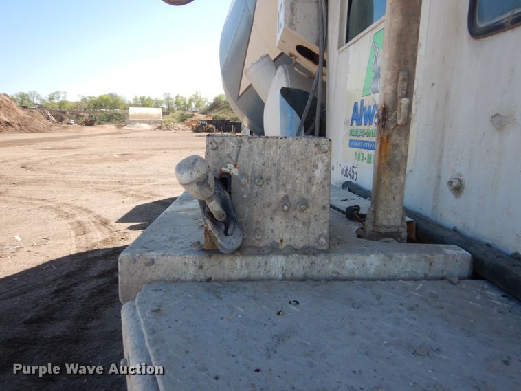 image for item GW9935 1999 Oshkosh  ready mix truck