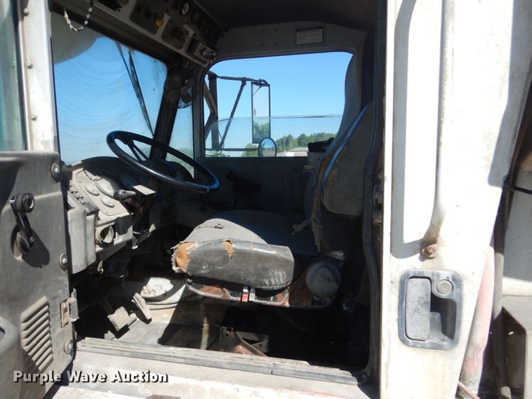 image for item GW9935 1999 Oshkosh  ready mix truck