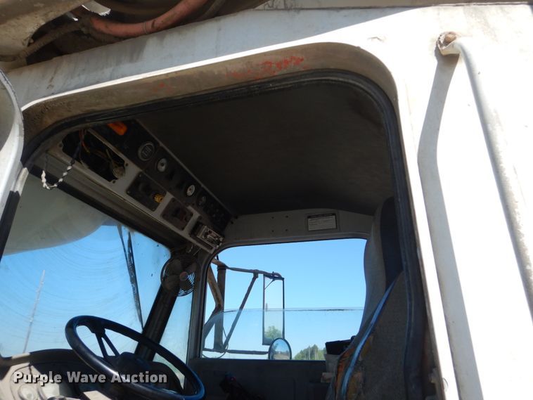 image for item GW9935 1999 Oshkosh  ready mix truck