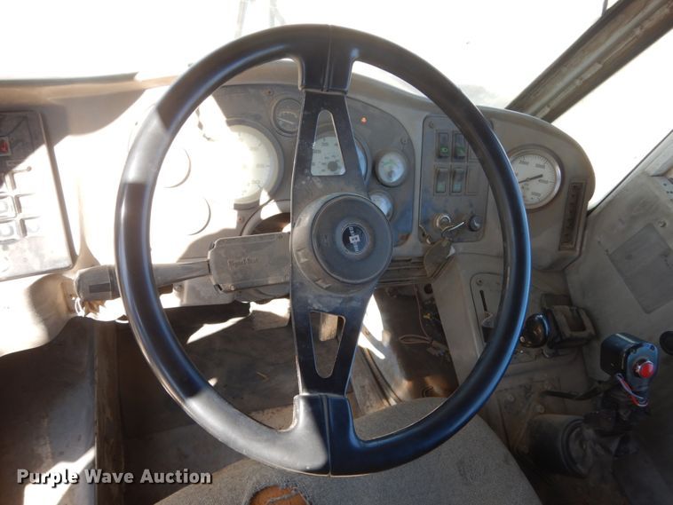 image for item GW9935 1999 Oshkosh  ready mix truck