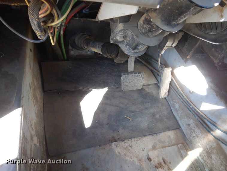 image for item GW9935 1999 Oshkosh  ready mix truck