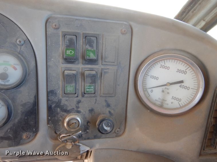 image for item GW9935 1999 Oshkosh  ready mix truck