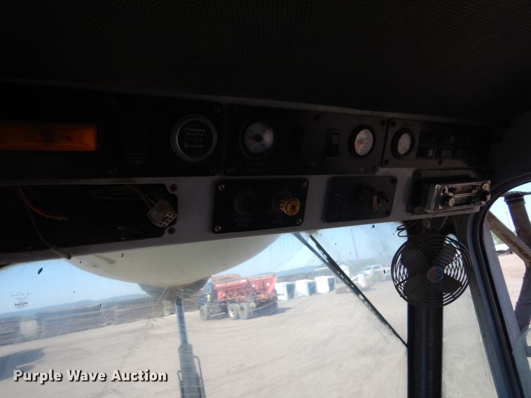 image for item GW9935 1999 Oshkosh  ready mix truck