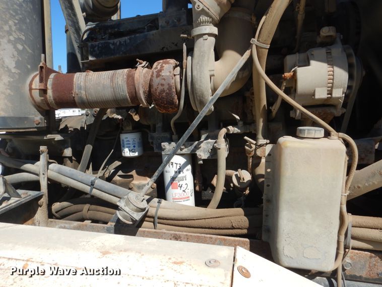 image for item GW9935 1999 Oshkosh  ready mix truck