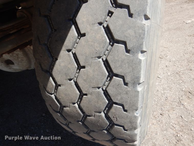 image for item GW9935 1999 Oshkosh  ready mix truck