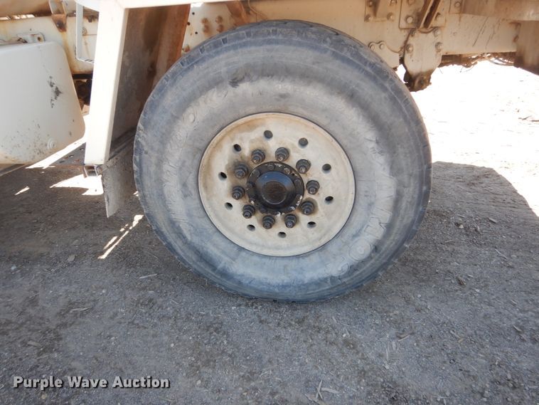 image for item GW9935 1999 Oshkosh  ready mix truck