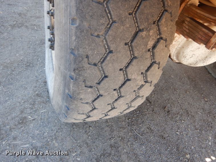 image for item GW9935 1999 Oshkosh  ready mix truck