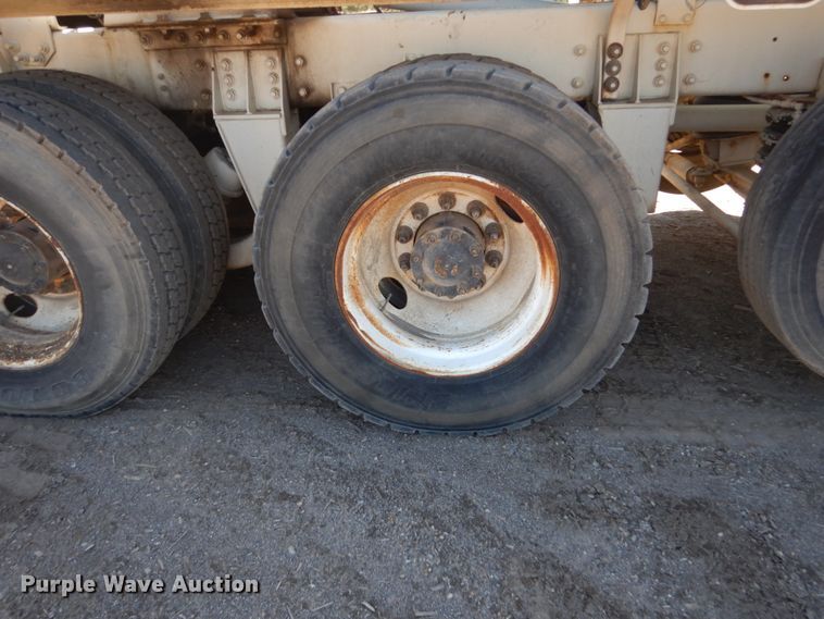 image for item GW9935 1999 Oshkosh  ready mix truck